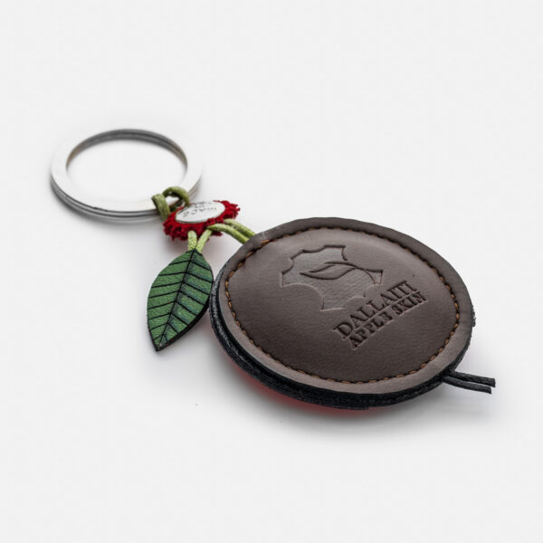 PCA049AS Ladybug and leaf keychain in AppleSkin®