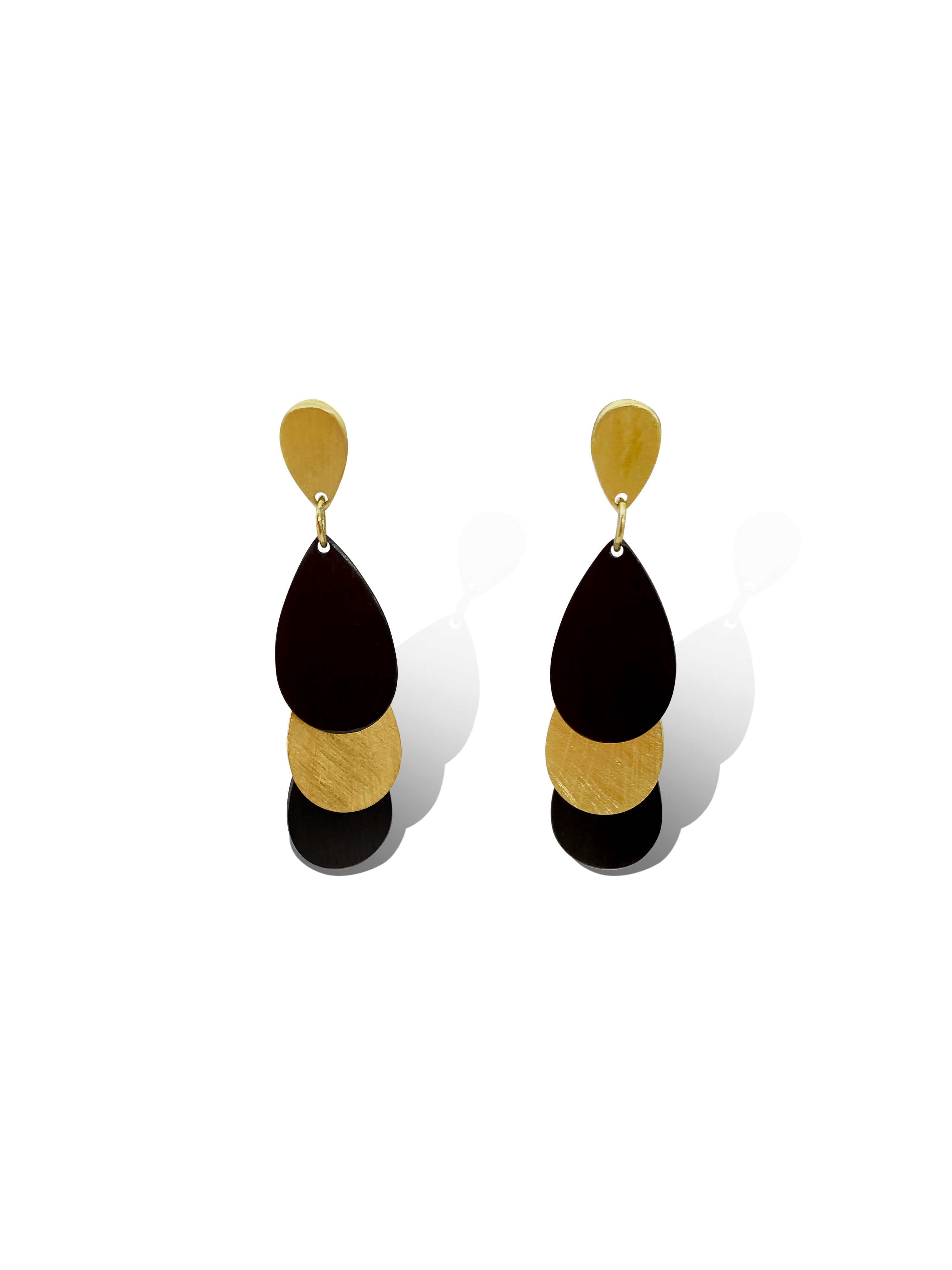 Ovale Yellow Gold & Black Earrings