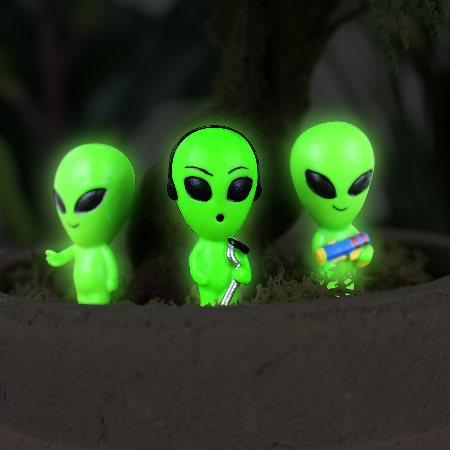 Wholesale Mini Plant Pot Glow In The Dark Aliens - William Valentine ...