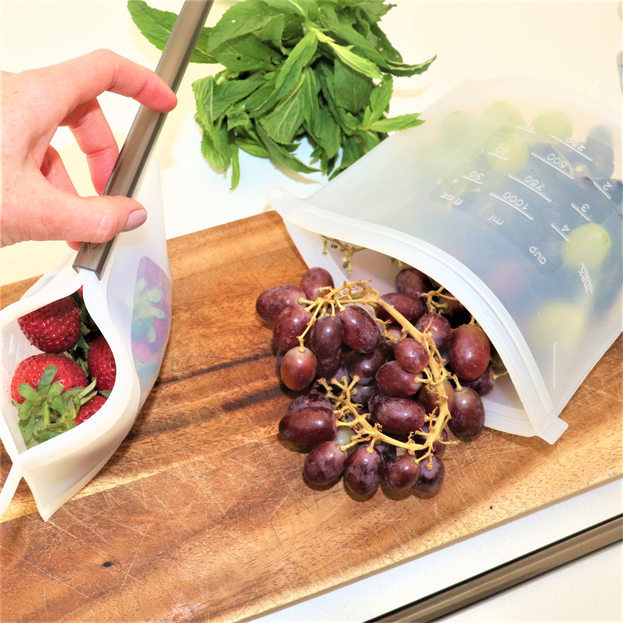 Medium Reusable Food Grade Silicone Zip Lock Food Pouches - 1000mL - 24 cms x 17.5 cms