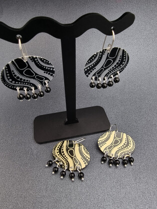ANOTHER WATERWAY – oval onyx earrings