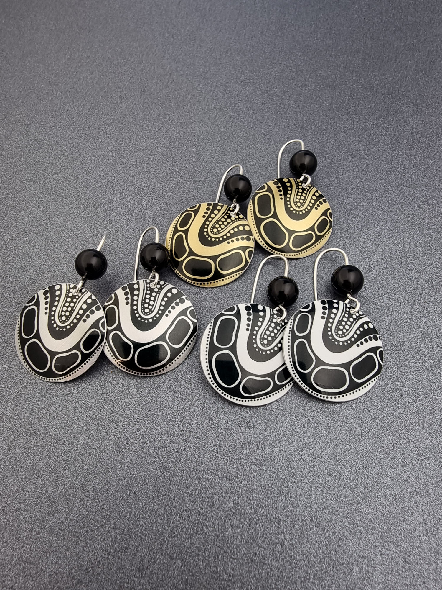ANOTHER WATERWAY – round onyx drops