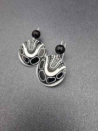 ANOTHER WATERWAY – round onyx drops