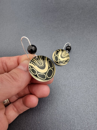ANOTHER WATERWAY – round onyx drops