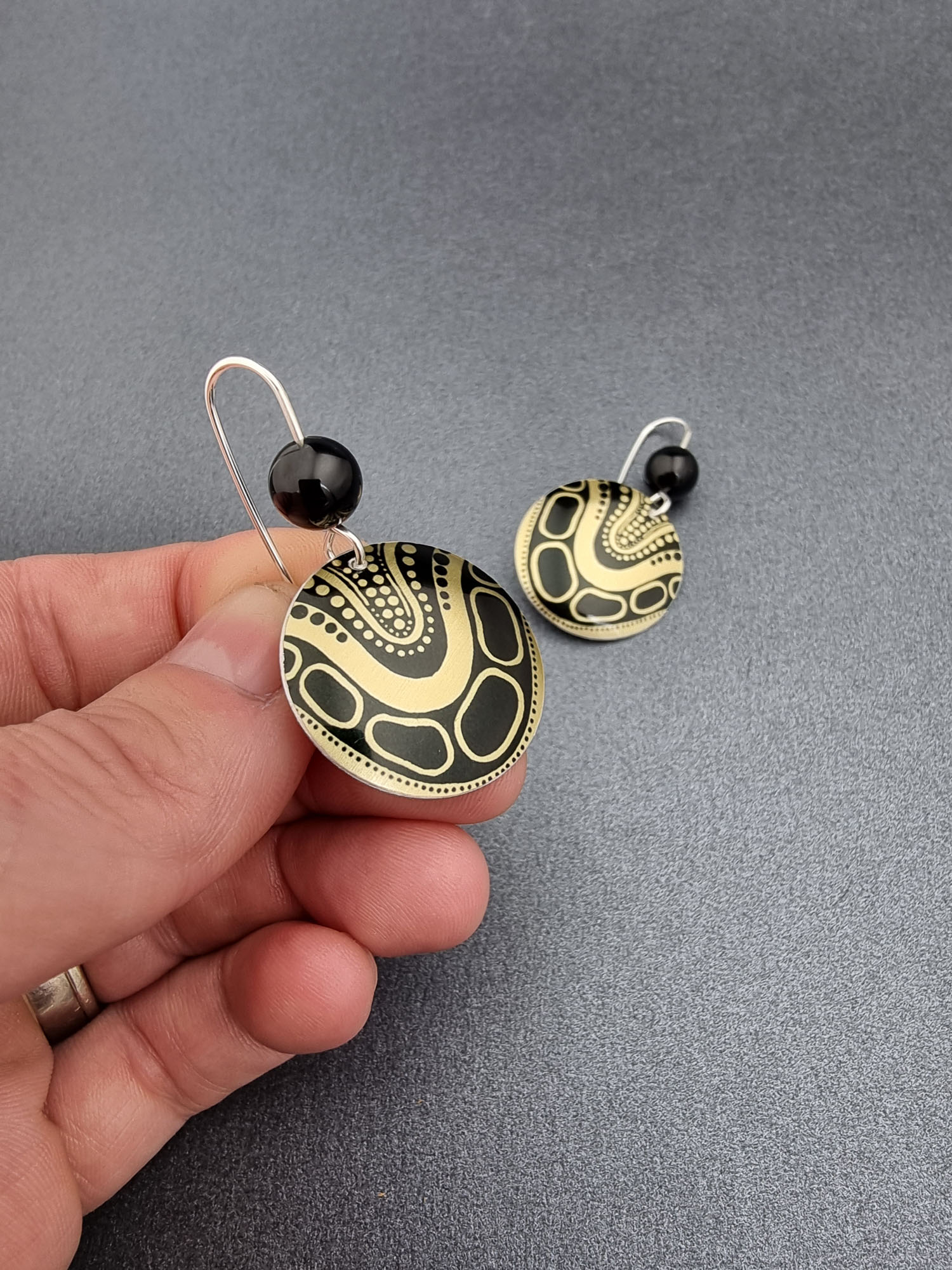 ANOTHER WATERWAY – round onyx drops