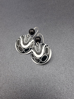 ANOTHER WATERWAY – round onyx drops