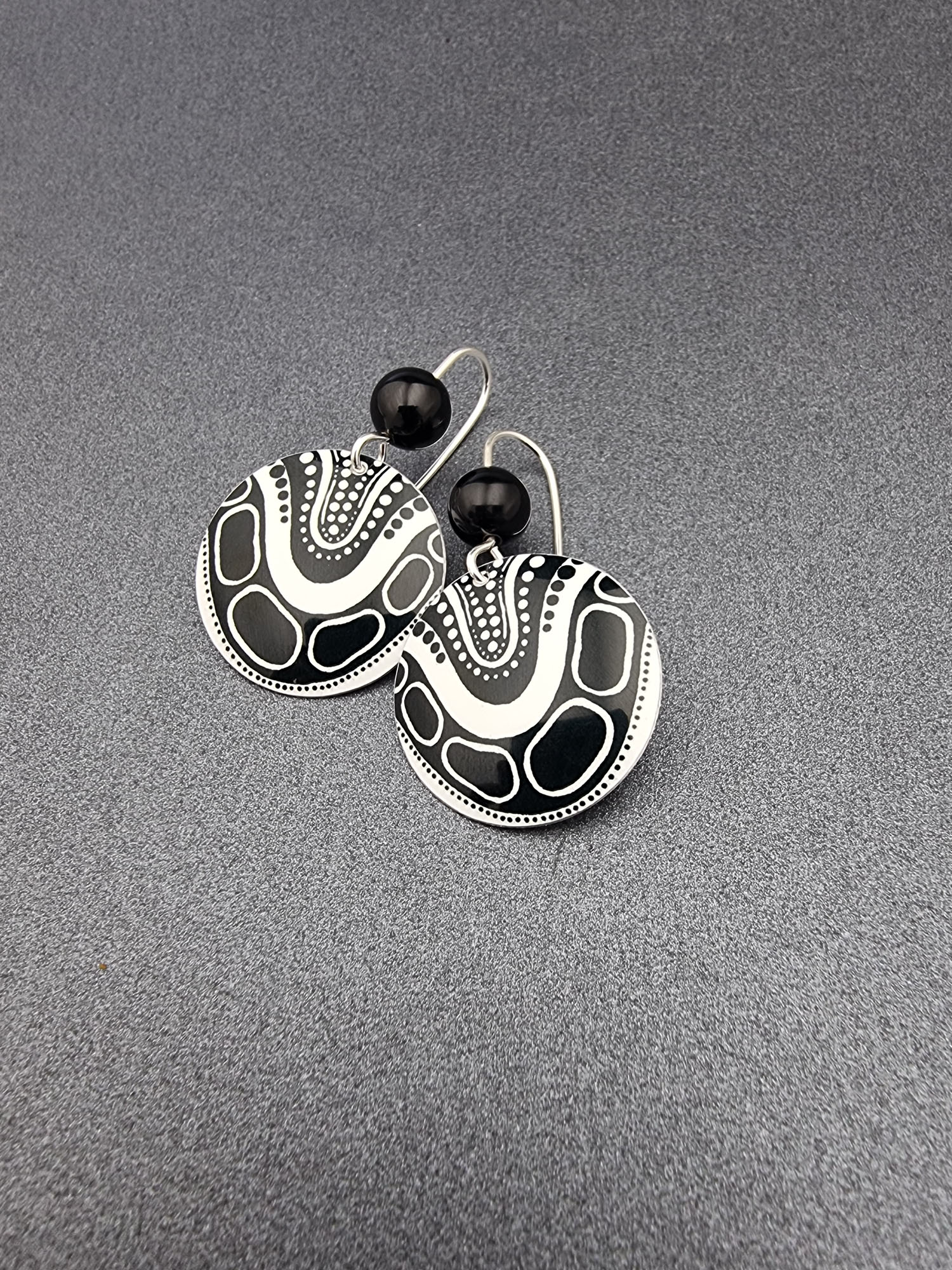 ANOTHER WATERWAY – round onyx drops