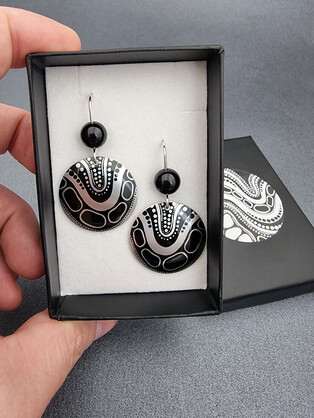 ANOTHER WATERWAY – round onyx drops