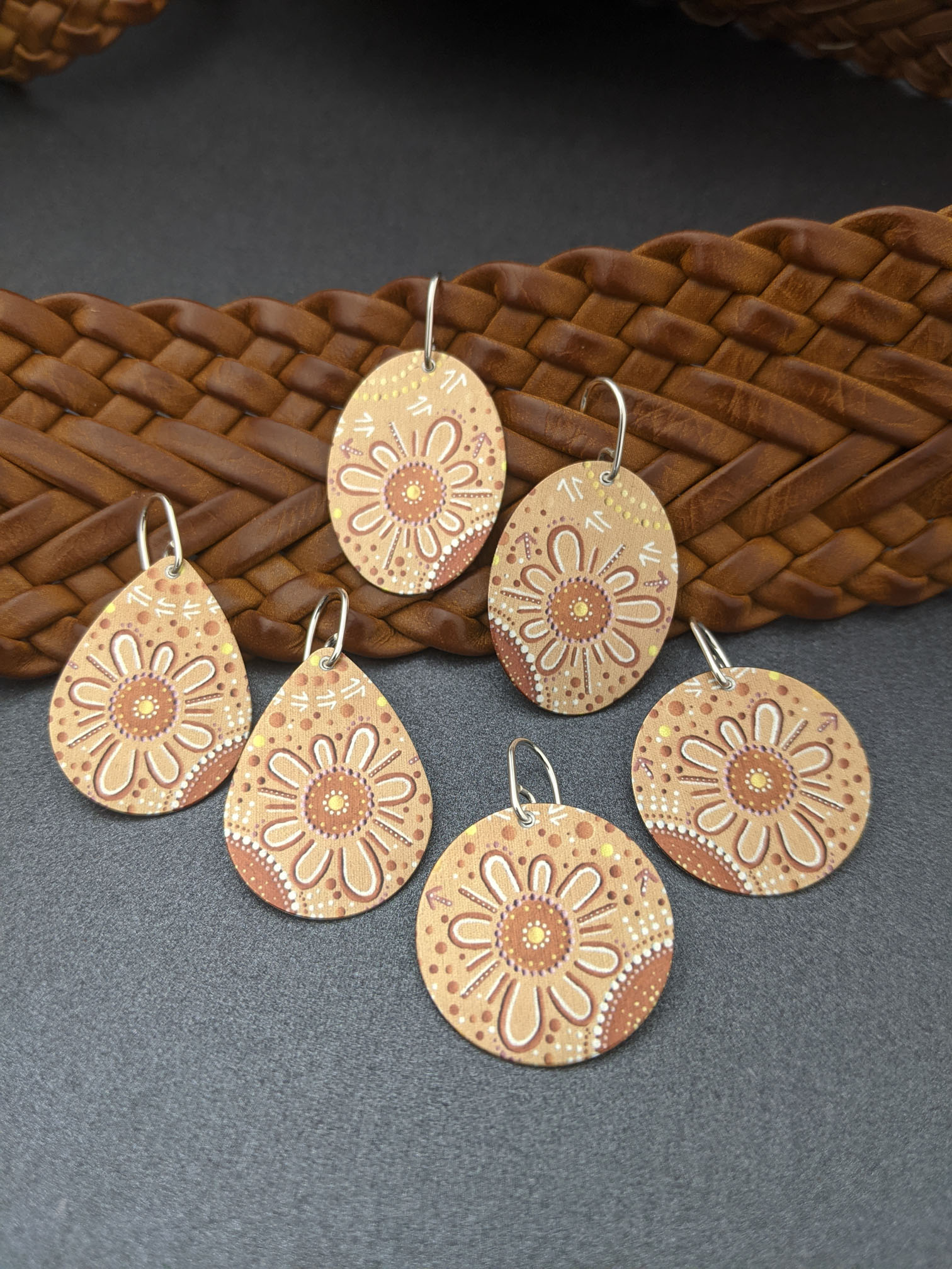 COMMUNITY SPIRIT – small shape earrings