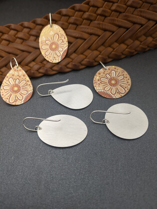 COMMUNITY SPIRIT – small shape earrings