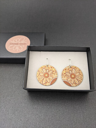 COMMUNITY SPIRIT – small shape earrings