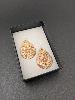 COMMUNITY SPIRIT – small shape earrings