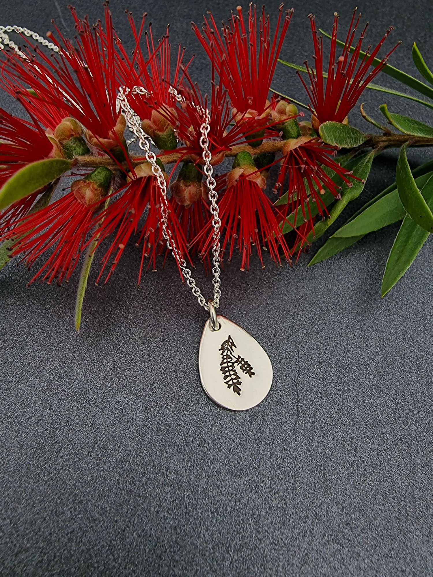 AUSSIE BUSH – Bottle Brush necklace