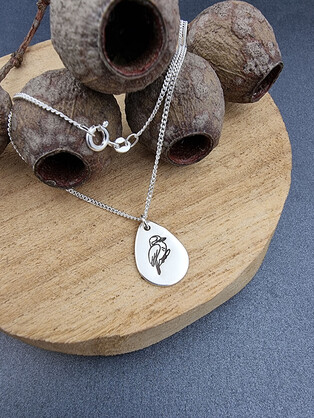 AUSSIE BUSH – KIRA Kookaburra teardrop necklace