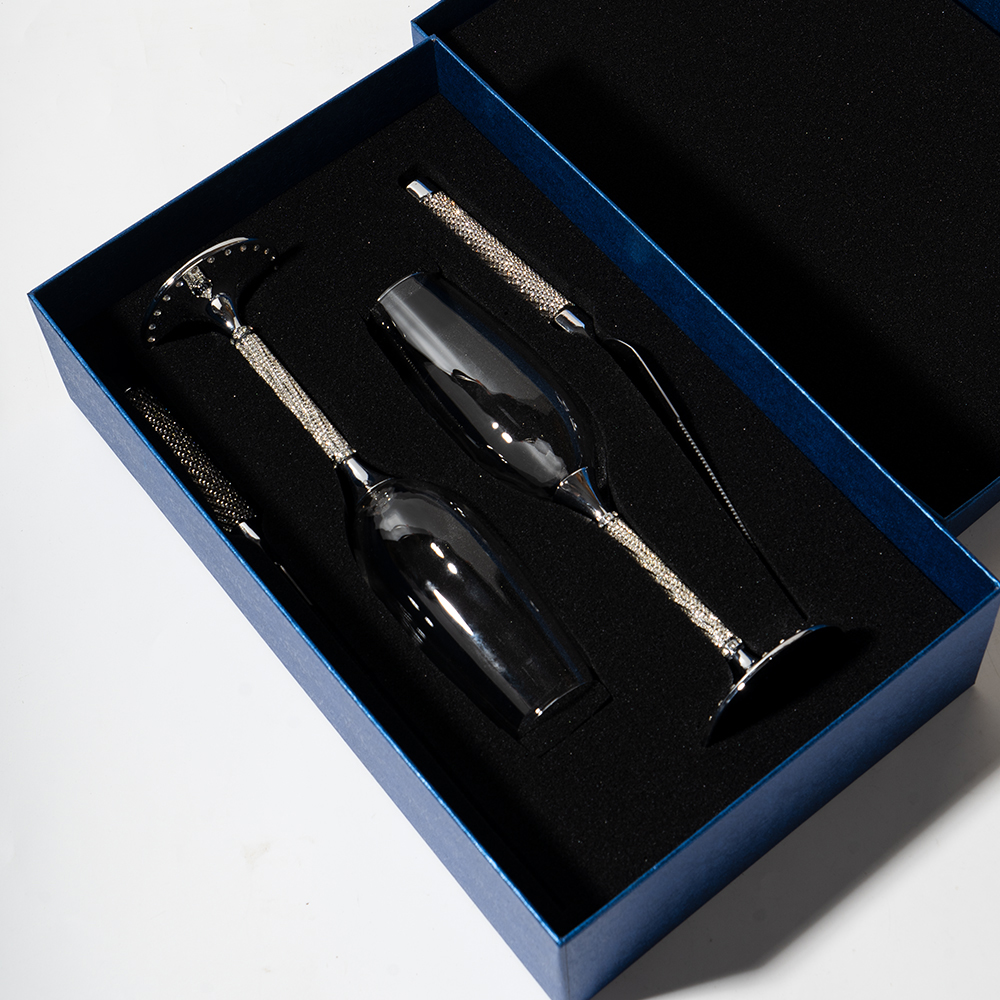 PREMIUM CHAMPAGNE FLUTES & CAKE SET- DIAMOND