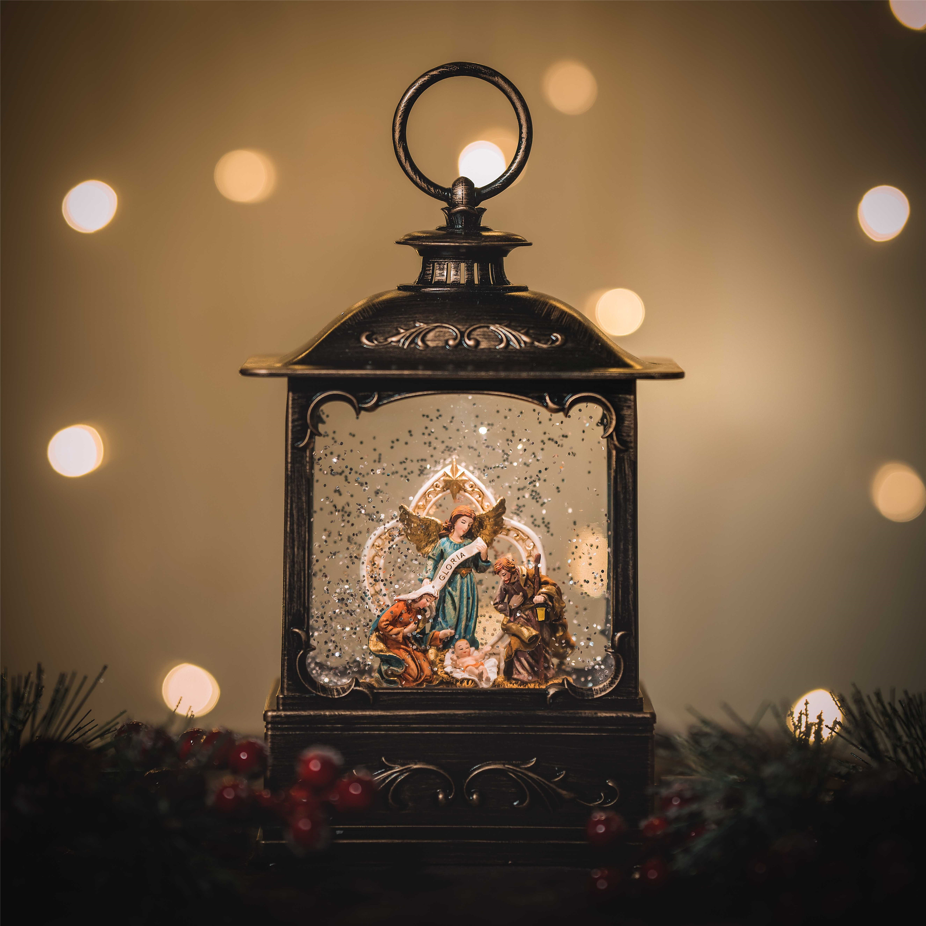 Snowing French Lantern Small / Nativity