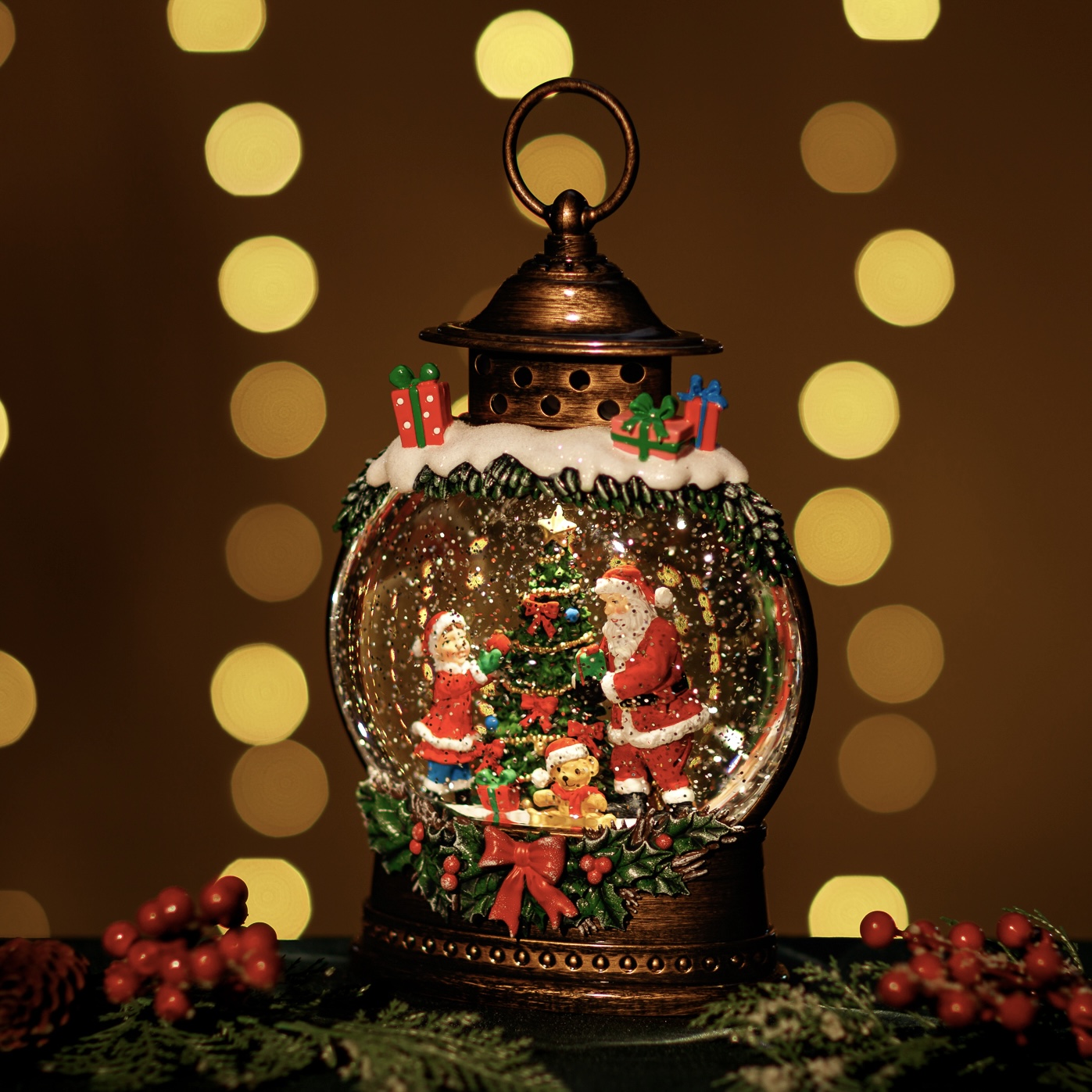 Snowing Gift Globe w/ Santa