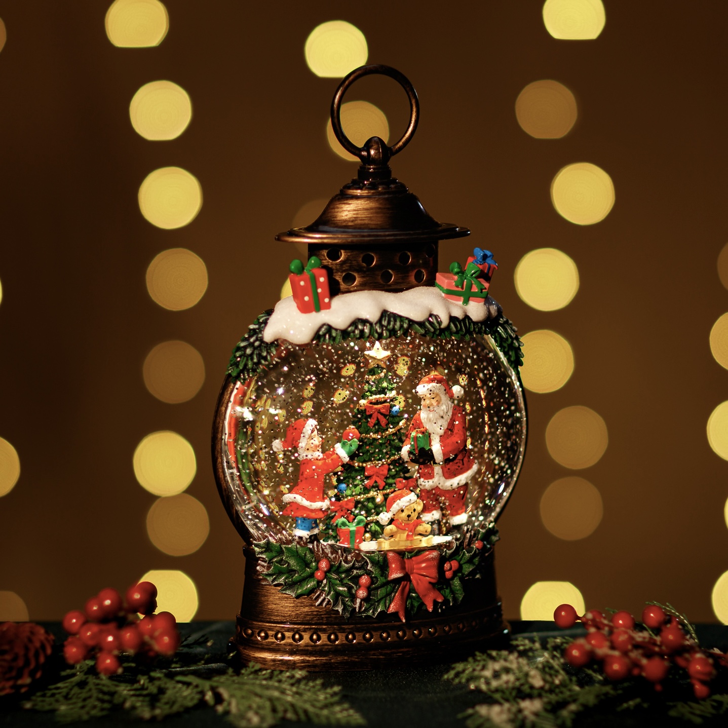 Snowing Gift Globe w/ Santa