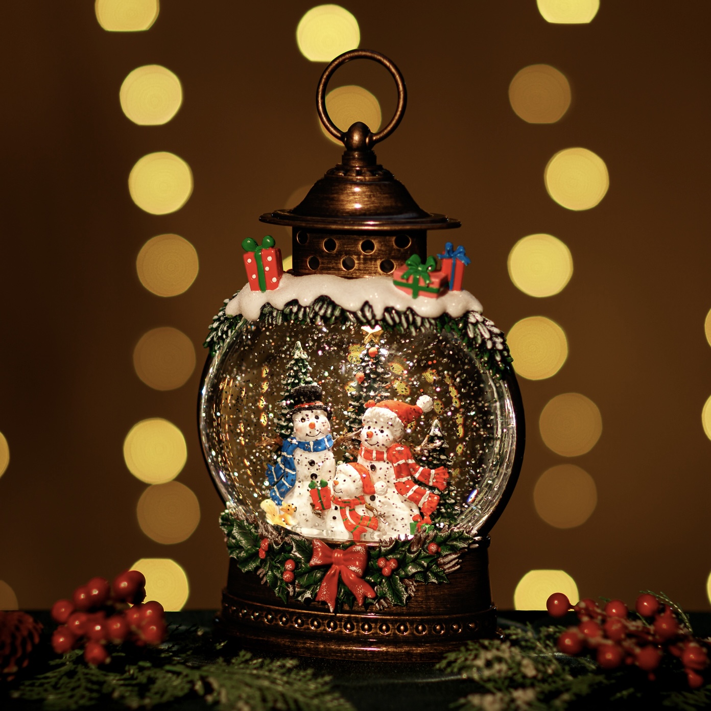 Snowing Gift Globe w/ Snowman