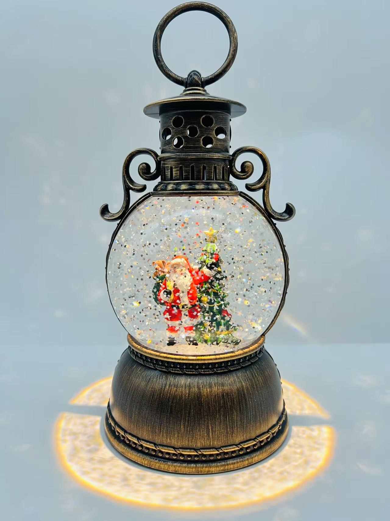 Snowing Oil Lantern / Santa