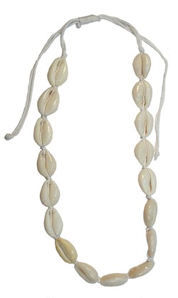 P6763 WHITE COWRIE SHELL CHOKER