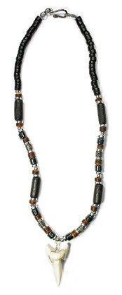 P4484  RESIN MAKO SHARKTOOTH CHOKER