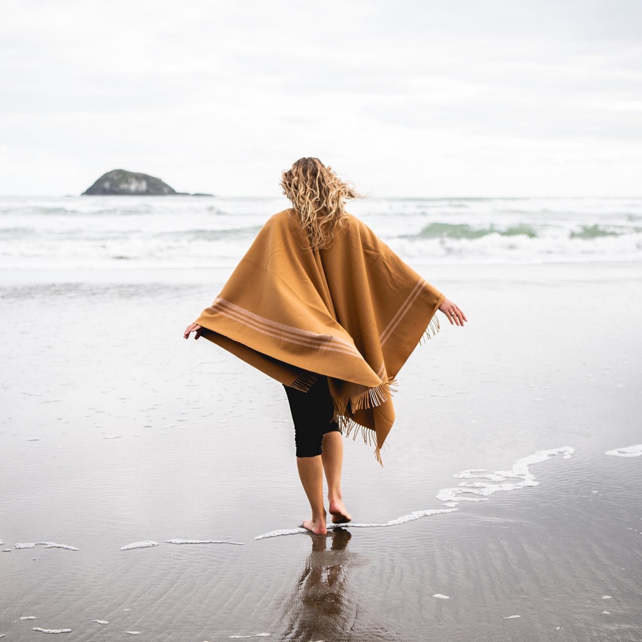 LOOM Poncho - Camel