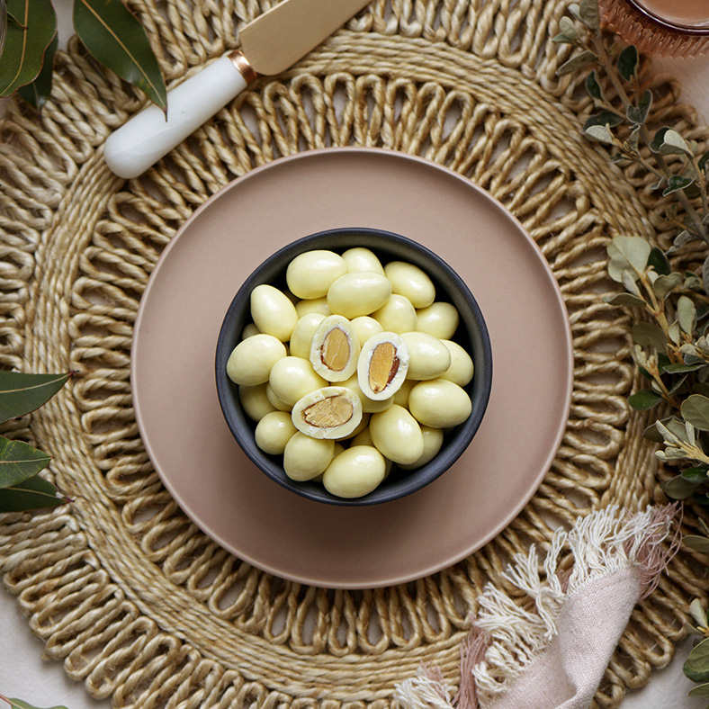 120g White Chocolate Almonds