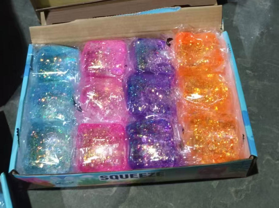 GLITTER SQUEEZE SUGAR CUBE (4 ASSTD) – 5CM