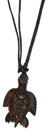 P6671 BROWN WOODEN TURTLE NECKLACE