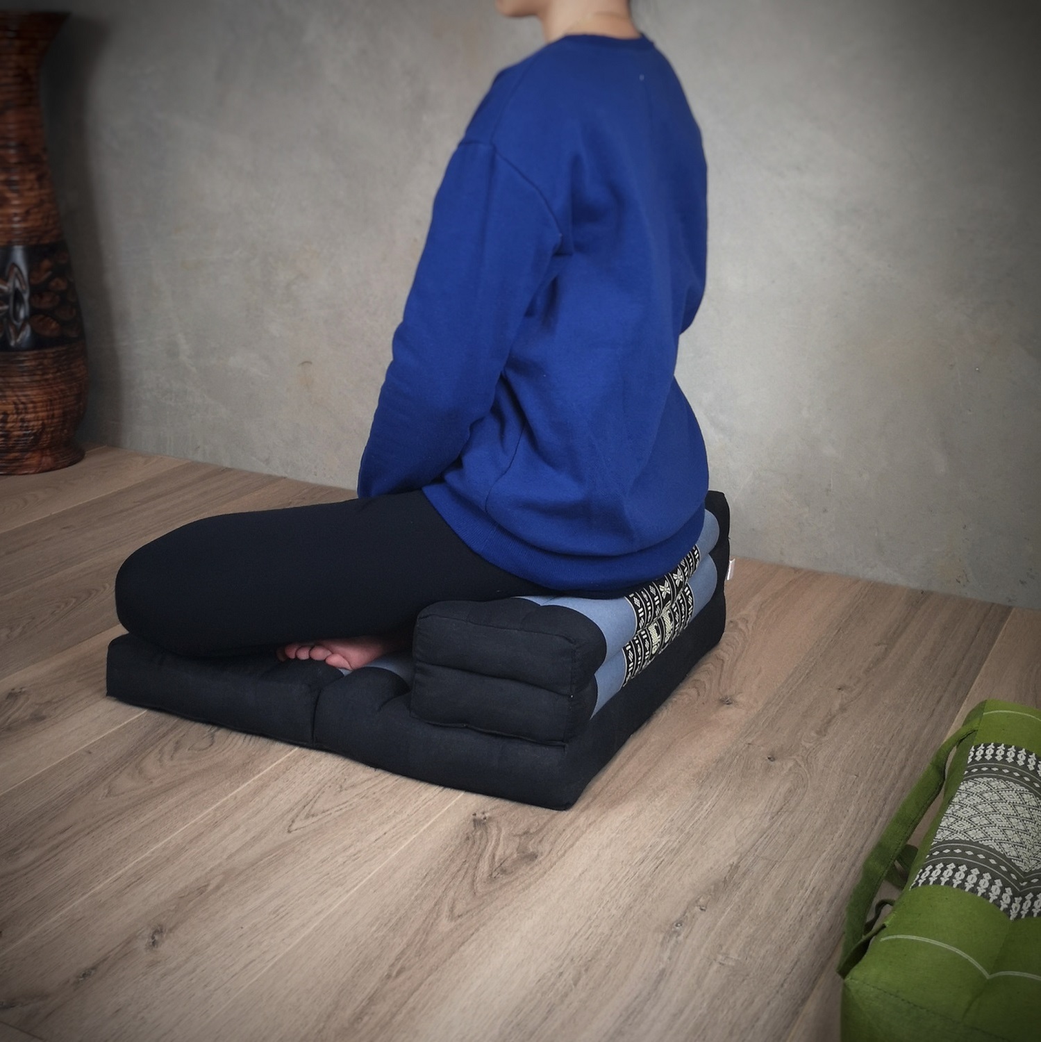 Double folded mediation cushion seat