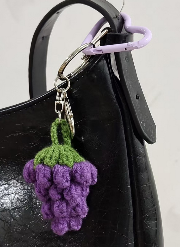 CHARM006 GRAPES : Grapes bag charm / keyring