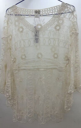 TOP070 : Neva lace butterfly sleeve top