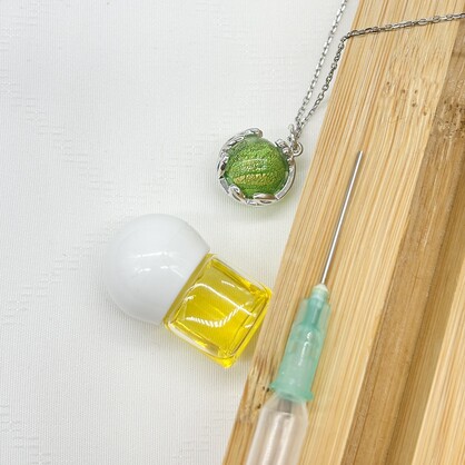 Gift Gox - Aroma Necklace White Gold - Planet Aurum Verdant (Gold Green) + Purify