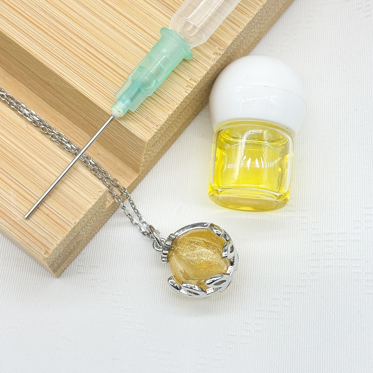 Gift Gox - Aroma Necklace White Gold - Planet Jovian Gold (Golden Yellow) + Purify