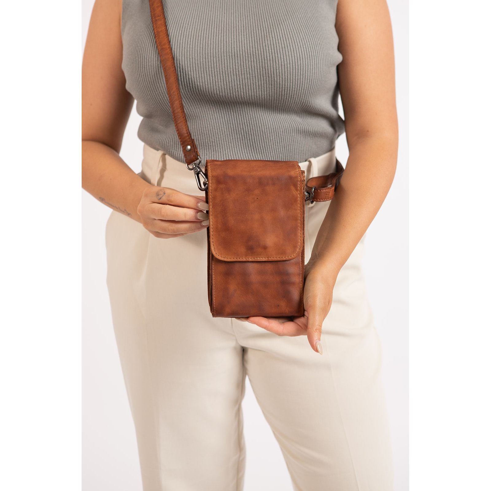 Leather Shoulder Bag Ivy GW6840 Cognac