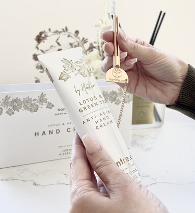 Hand Cream White & Gold Tube Lotus & Green Tea 120mL