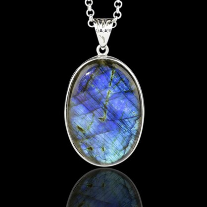 Labradorite Pendant in 925 Sterling Silver.