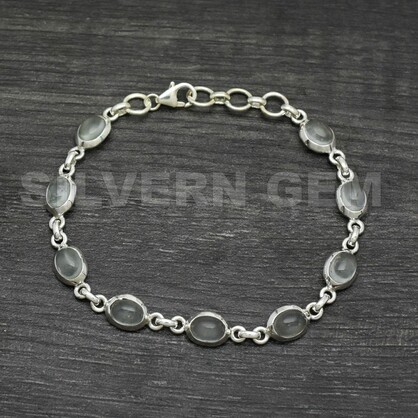 Aquamarine Oval Shape Bracelet in 925 Sterling Silver.