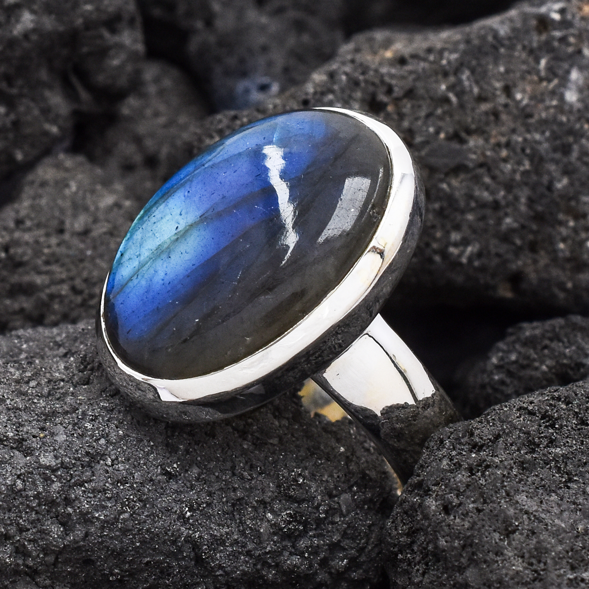 Labradorite Oval Shape Ring in 925 Sterling Silver.