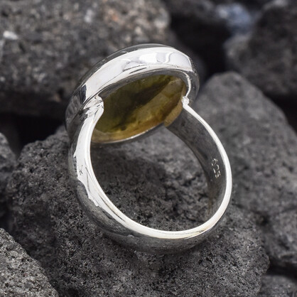 Labradorite Oval Shape Ring in 925 Sterling Silver.