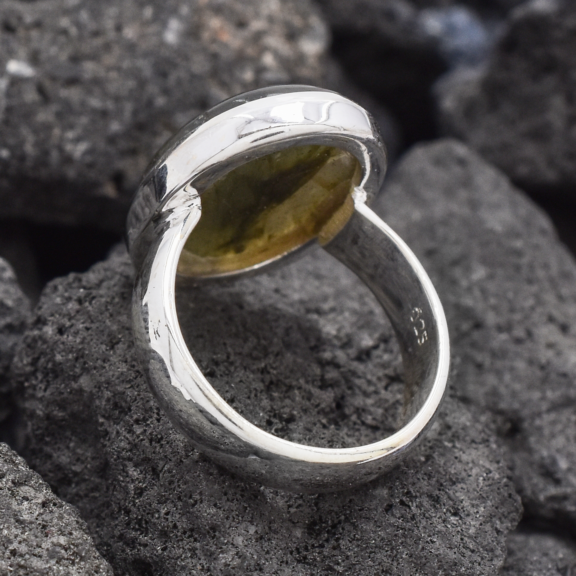 Labradorite Oval Shape Ring in 925 Sterling Silver.