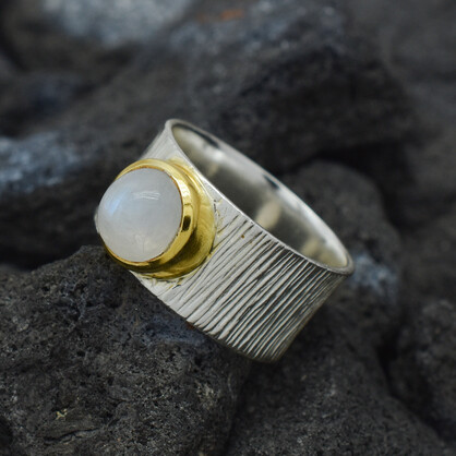 Moonstone Gemstone Ring With Gold Plating In 925 Sterling Silver..