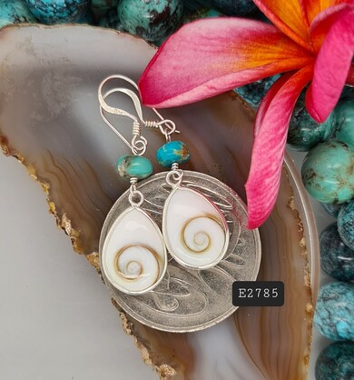 Shiva Shell Large with Turquoise Bead