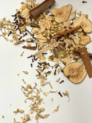 Botanical Tea - SPICED PEAR BLOOM