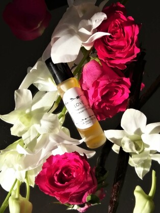 Love, Aromatherapy blend. Perfume Oil.