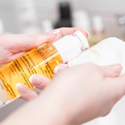 Cleansing Oil for Mature Skin Over 50 | Removes Makeup & Nourishes – LA MAXIME