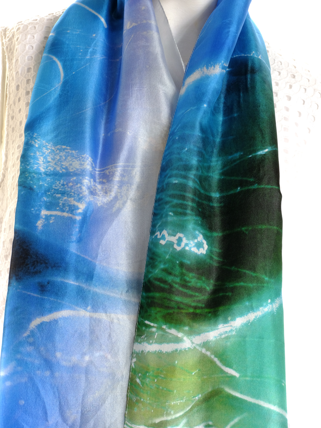 SILK TABBI SCARF: Early Morning Roos