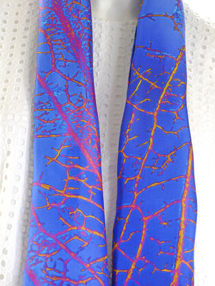 SILK TWILL SCARF: Gum Leaf