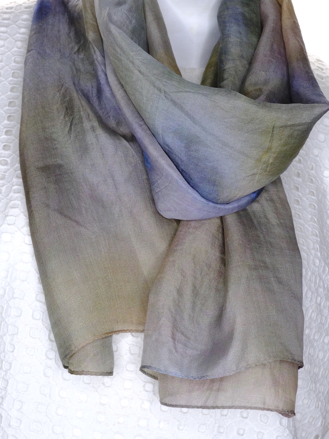 SILK TABBI SCARF: Quokka